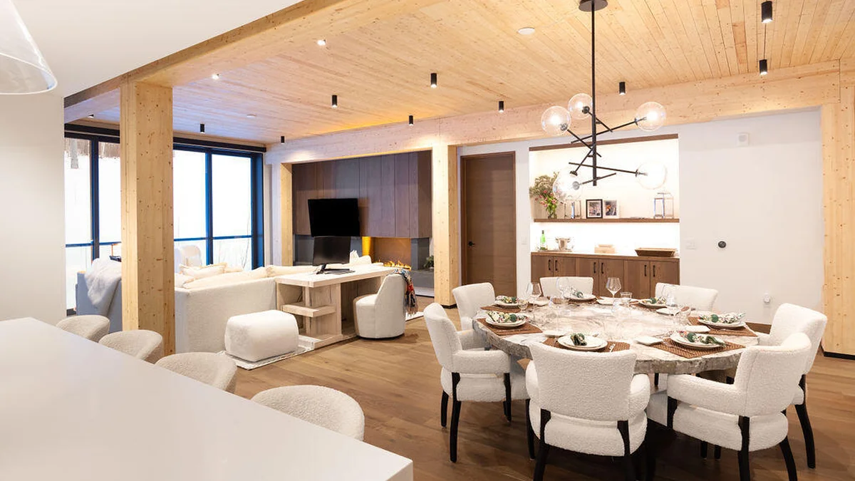 Dining & Living Area 