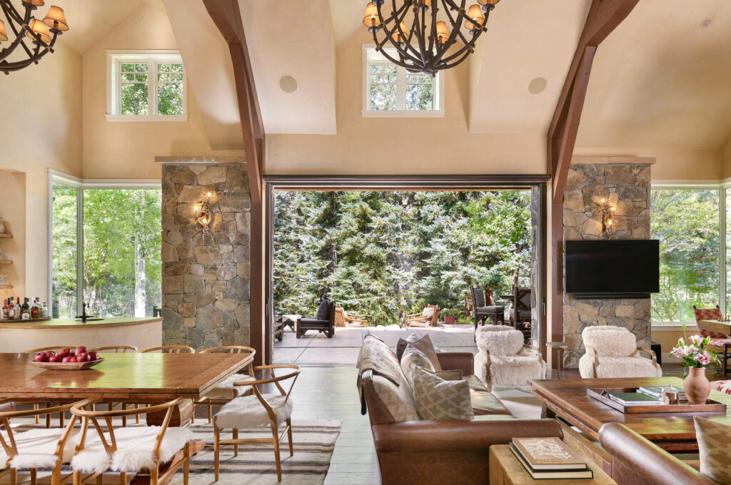 Large group rentals, Aspen great room with private chef entertaining.