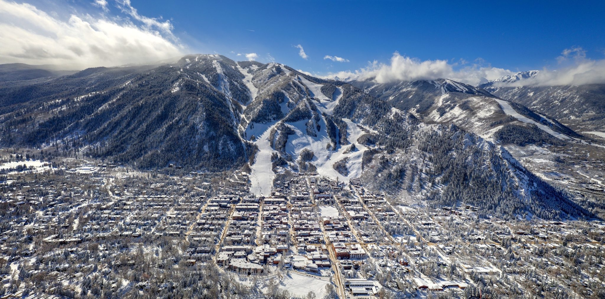 Aspen vs Vail: Choosing the Right Luxury Ski Destination
